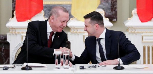 Təyyarə qəzasından sonra Zelenskinin qəfil Türkiyə səfəri - Pərdəarxasında nələr danışılır?