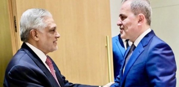 Azərbaycan və Pakistan XİN rəhbərləri regional məsələləri müzakirə ediblər