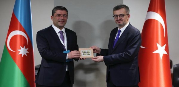 Əhməd İsmayılov Burhanettin Duranla görüşüb