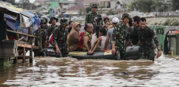 İndoneziyada daşqın nəticəsində ölənlərin sayı artdı