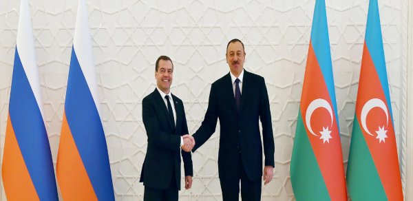 Dmitri Medvedev İlham Əliyevə təbrik ünvanladı