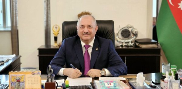 İcra başçısı “TikTok”dakı videoya görə onu məhkəməyə verdi - 100 manat aldı