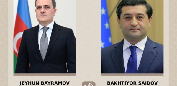 Ceyhun Bayramov özbəkistanlı həmkarı ilə regional məsələləri müzakirə edib