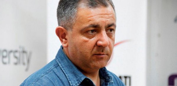 Dövlət əleyhinə çağırışlarda təqsirləndirilən Ərəstun Oruclunun məhkəməsi başlayıb