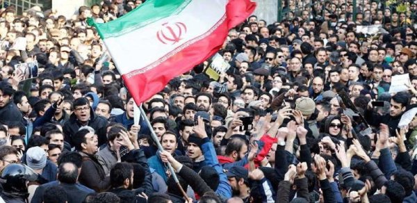 İran yenidən etirazlarla üz-üzə: Venesuela ssenarisi təkrarlana bilərmi?