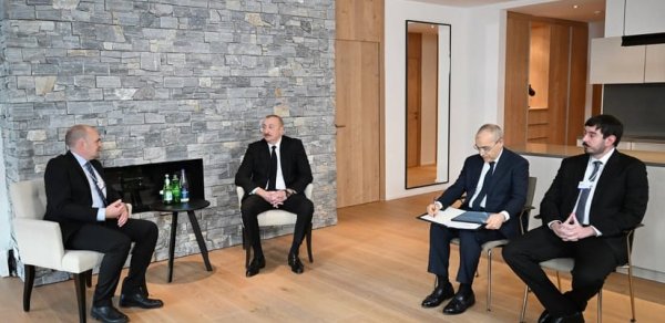 İlham Əliyev Davosda "Vestas Wind Systems" şirkətinin rəsmisi ilə görüşüb - FOTOLAR