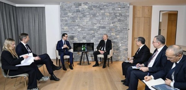 İlham Əliyev Davosda "Carlsberg Group" şirkətinin Baş icraçı direktoru ilə görüşüb