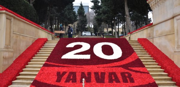 Baş nazirlə spiker Şəhidlər xiyabanını ziyarət etdi