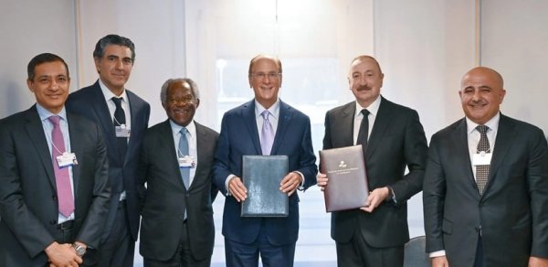 İlham Əliyev Davosda "BlackRock" və "Global Infrastructure Partners"in rəsmiləri ilə görüşüb - FOTOLAR