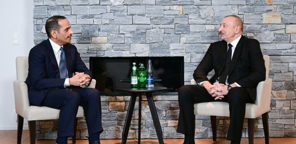 İlham Əliyev Davosda Qətərin Baş naziri və xarici işlər naziri ilə görüşüb - FOTOLAR