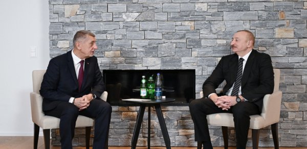 İlham Əliyev Davosda Çexiyanın Baş naziri ilə görüşdü - FOTOLAR