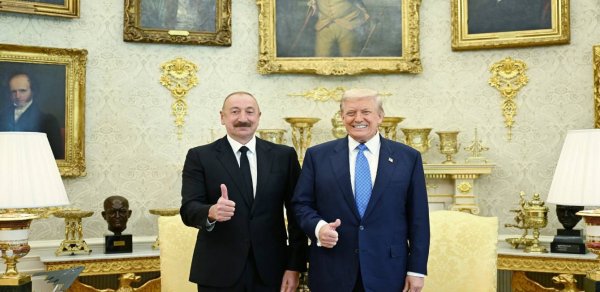 Trampla İlham Əliyev arasında məktub mübadiləsi oldu