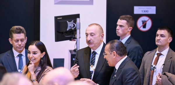 İlham Əliyev Ümumdünya İqtisadi Forumu çərçivəsində panel iclasda iştirak edib - FOTOLAR