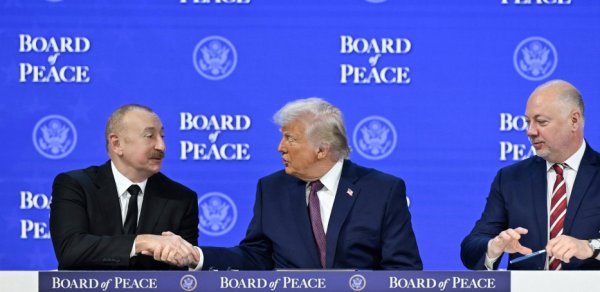 Prezident “Sülh Şurasının Nizamnaməsi” sənədinin imzalanma mərasimində iştirakına dair videçarx paylaşıb