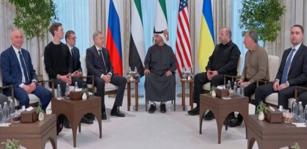 KİV: Ukrayna və Rusiya nümayəndələrinin danışıqlar zamanı dost kimi görünürdülər