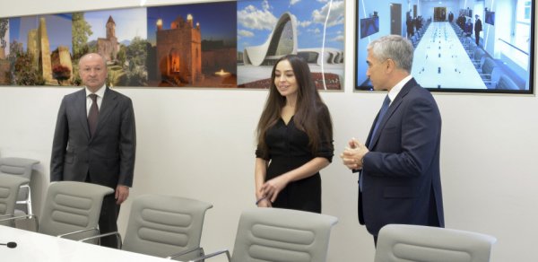 Leyla Əliyeva BMT-nin Cenevrə ofisində “Azərbaycan otağı” ilə tanış olub - FOTOLAR