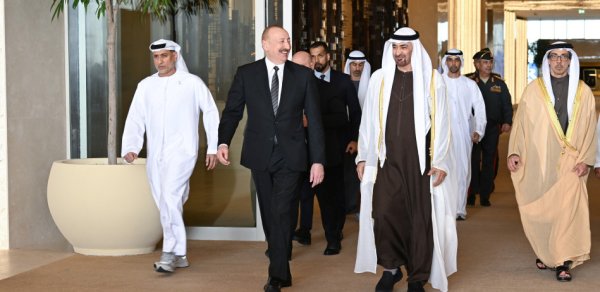 Prezident Birləşmiş Ərəb Əmirliklərinə səfərə gəlib - FOTOLAR