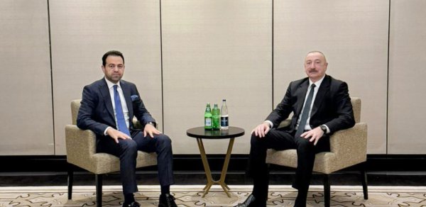 Prezident Əbu-Dabidə Müsəlman Ağsaqqalları Şurasının baş katibi ilə görüşüb