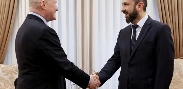 Mirzoyan Bakı-İrəvan sülh gündəliyini Avropa Şurası rəsmisi ilə müzakirə etdi