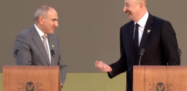 Prezident Paşinyanla zarafatlaşdı - “İlk kim çıxış edəcək?” - VİDEO