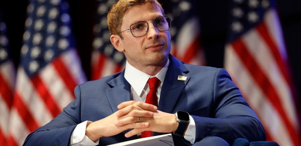 Azərbaycana səfəri zamanı Vensi o müşayiət edəcək