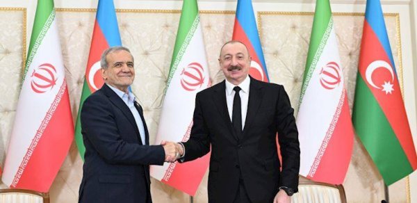 İlham Əliyev Məsud Pezeşkianı təbrik edib