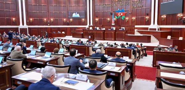 Milli Məclisin iclası başladı