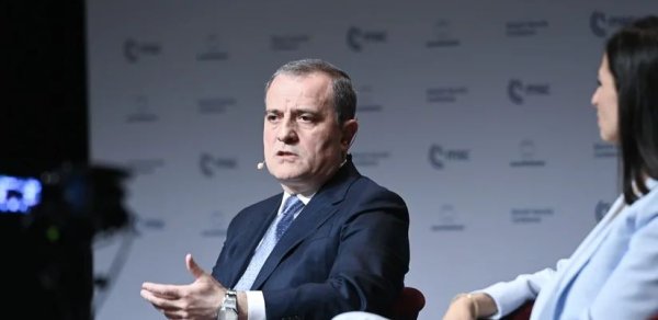 Münhendə Ermənistan konstitusiyasındakı ərazi iddialarının aradan qaldırılması qabardılıb