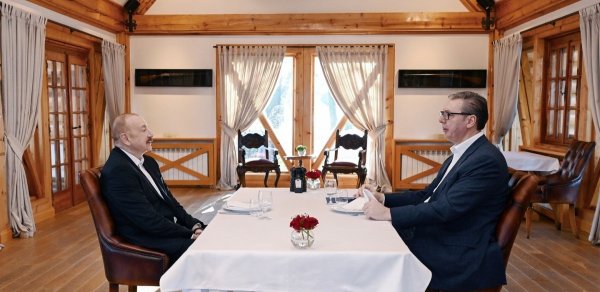 Azərbaycan və Serbiya prezidentləri qeyri-rəsmi səhər yeməyində