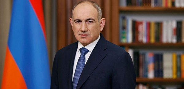 Paşinyan Sülh Şurasının ilk iclasına getdi