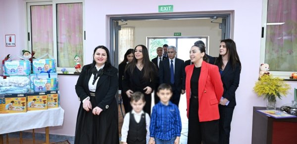 Leyla Əliyeva Tiranada uşaq evini və Universitet Xəstəxana Mərkəzini ziyarət etdi - FOTOLAR