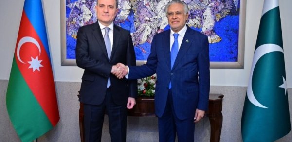 Azərbaycan və Pakistan XİN başçıları regional və beynəlxalq prosesləri müzakirə ediblər