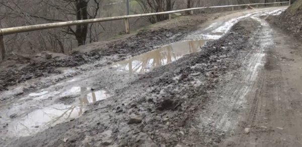 Altı kəndi birləşdirən yol bərbad vəziyyətdədir - VİDEO