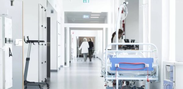 Gəncədə yüksək qızdırma səbəbilə xəstəxanaya çatdırılan azyaşlı ölüb