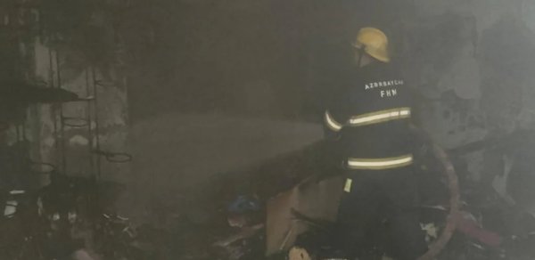 Bakıda gül mağazasında partlayış - VİDEO