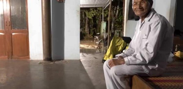 80 yaşı var, 60 ildir yatmır - FOTO