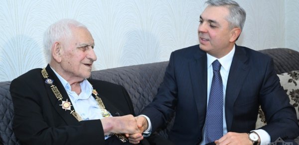 Samir Nuriyev Nəriman Həsənzadəyə “Heydər Əliyev” ordenini təqdim etdi - FOTOLAR