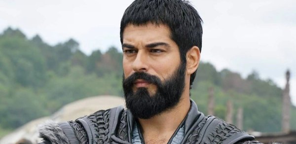 Burak Özcivit: "20 ildir bərbərə getmirəm"