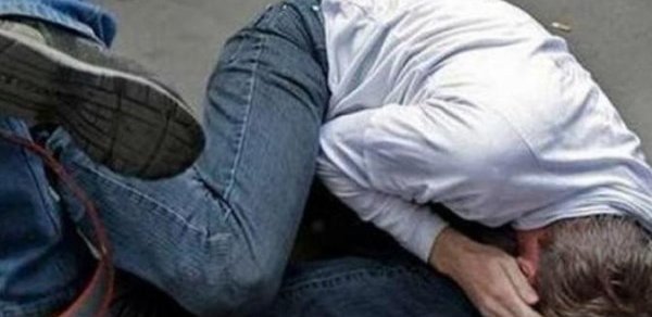 Qızlara söz atan məktəblini döydü, həbs olundu