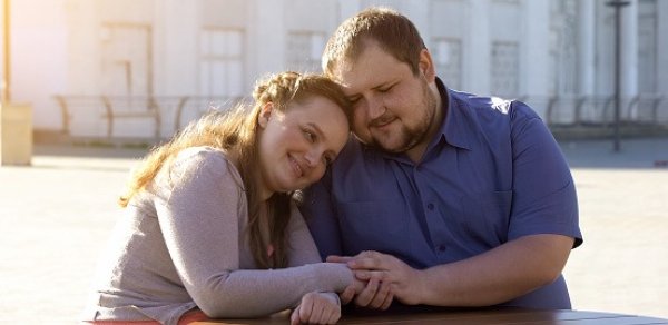 Xoşbəxt evliliklər artıq çəki yaradır - ARAŞDIRMA