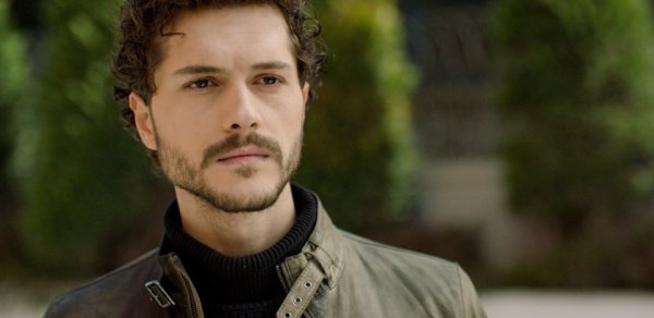 Alperen "Cennetin çocukları"nın heyatinə qatılır