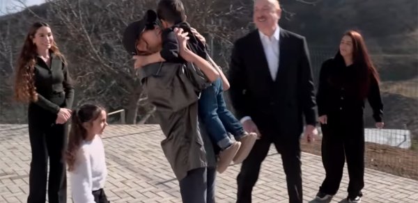 “Mən sizi televizorda görəndə çox sevinirəm” - VİDEO