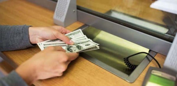 Azərbaycanda dollar satışı kəskin AZALDI