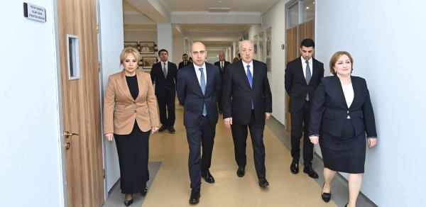 Emin Əmrullayev Sumqayıtda təhsil müəssisəsində olub