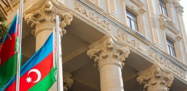 XİN Azərbaycan vətəndaşlarını İrana səfər etməkdən çəkinməyə çağırıb