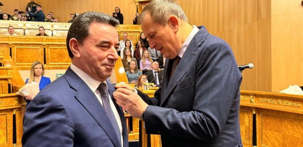 Putin azərbaycanlı deputatı təltif etdi - FOTO