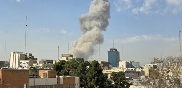 Xameneinin kürəkəni və gəlini raket hücumu zamanı həlak olub