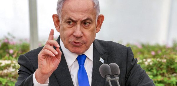 KİV: Netanyahuya Xameneinin cəsədinin əks olunduğu video göstərildi