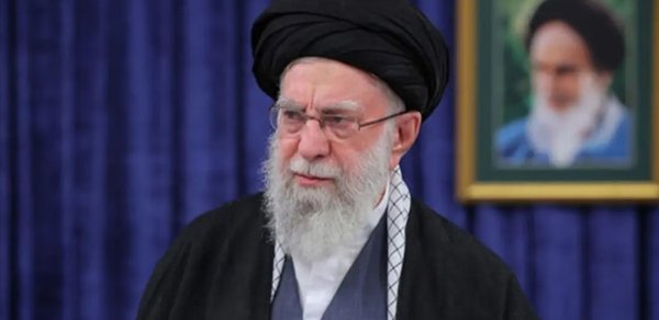 Səkkiz il prezident oldu, bir gecədə “Ayətullah” - Xamenei kim idi?