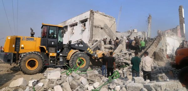 İranda məktəbə hücum nəticəsində ölənlərin sayı 165-a çatıb